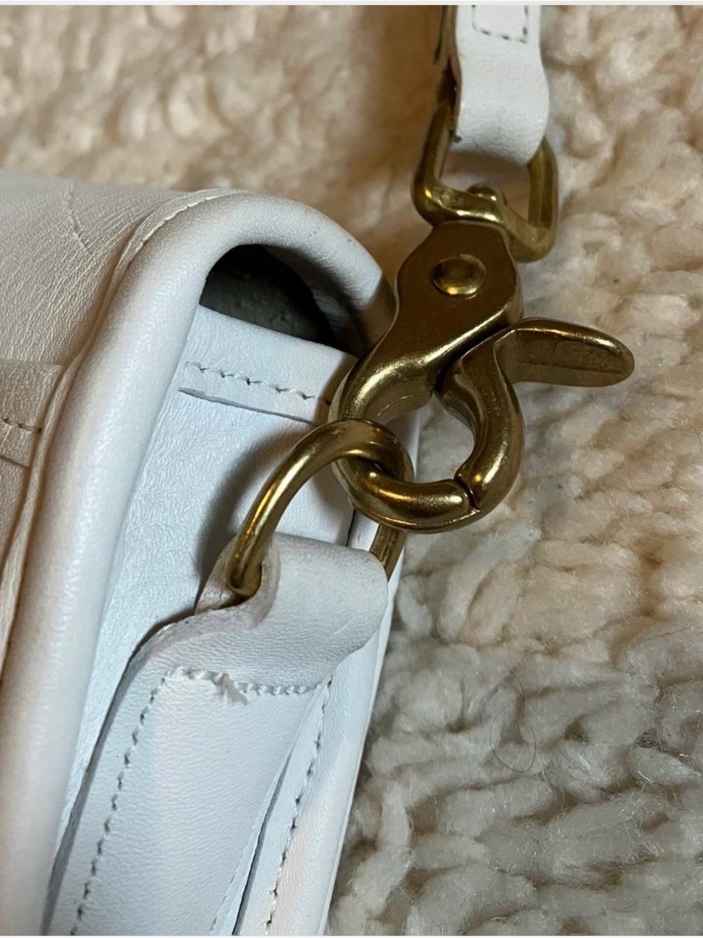 Coach Vintage White Leather Crossbody with Gold Turn-Lock - Picture 4 of 4